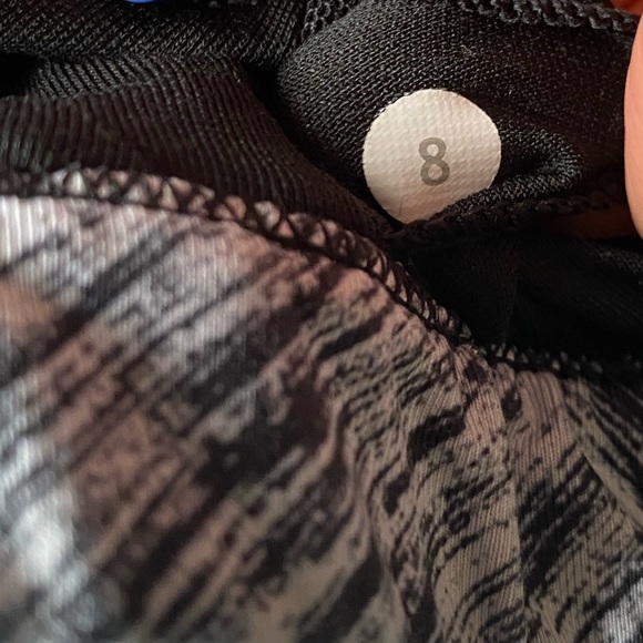 Lululemon Hot To Street Bra 8 - Picture 9 of 9